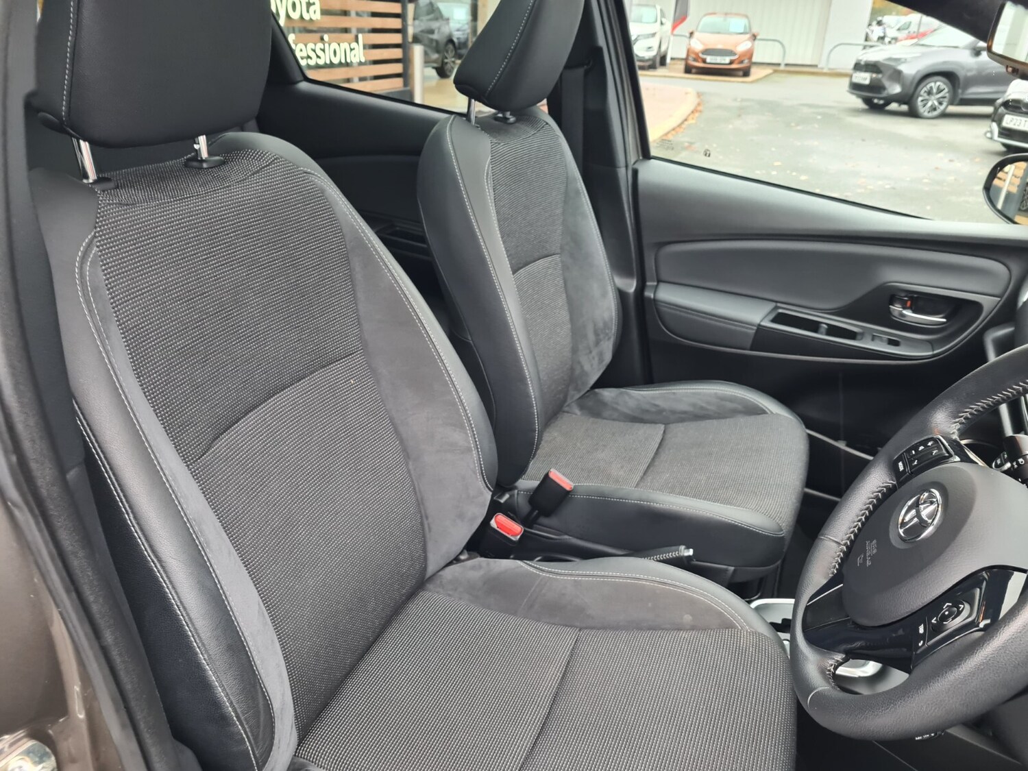 Used Toyota Yaris 2019 for sale - 76474897: Photo 18