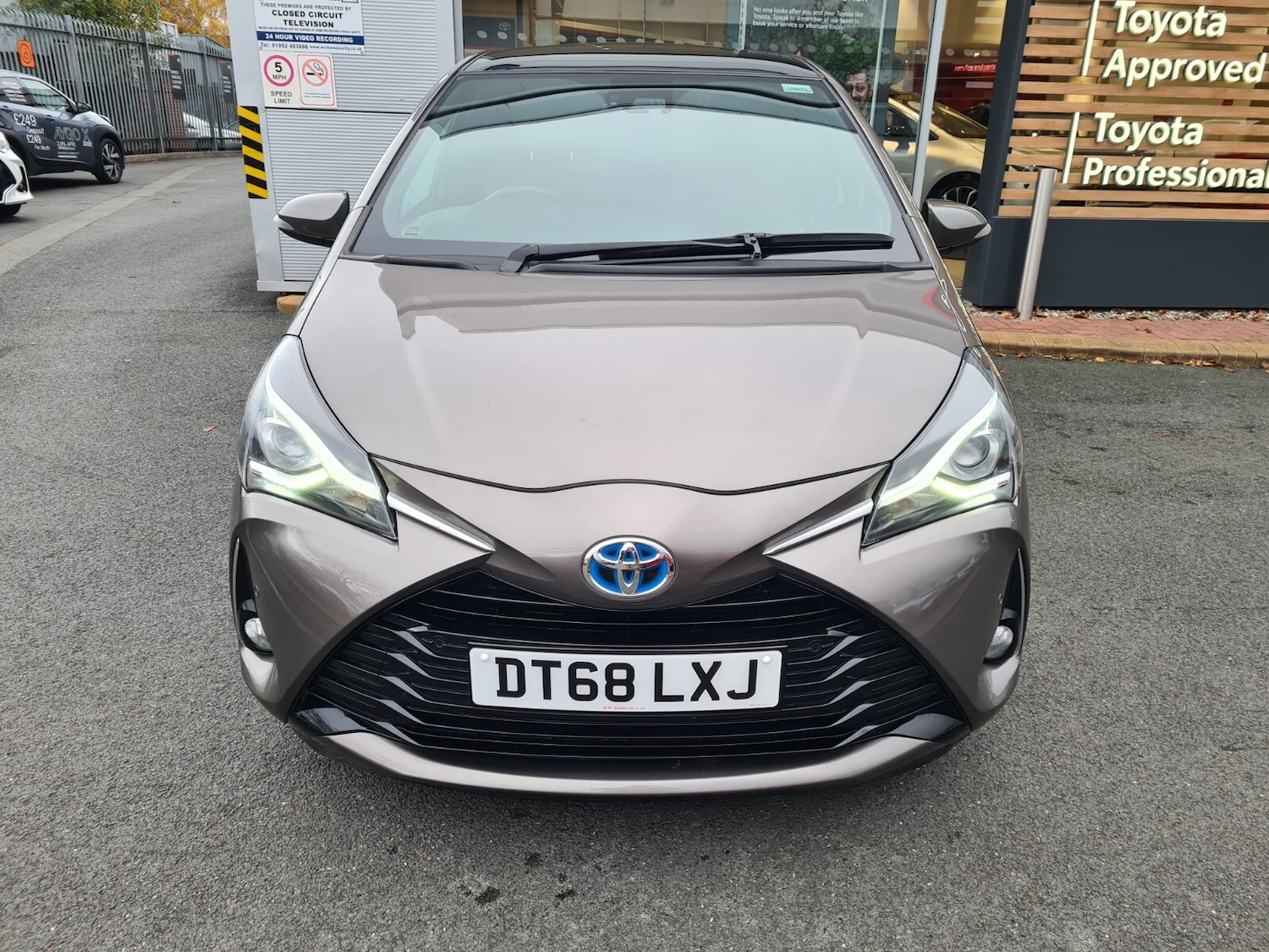 Used Toyota Yaris 2019 for sale - 76474897: Photo 2