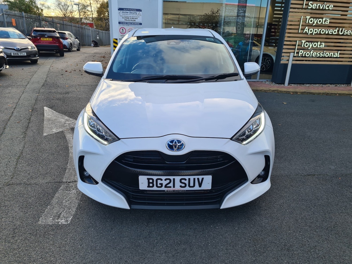 Used Toyota Yaris 2021 for sale - 76623597: Photo 2