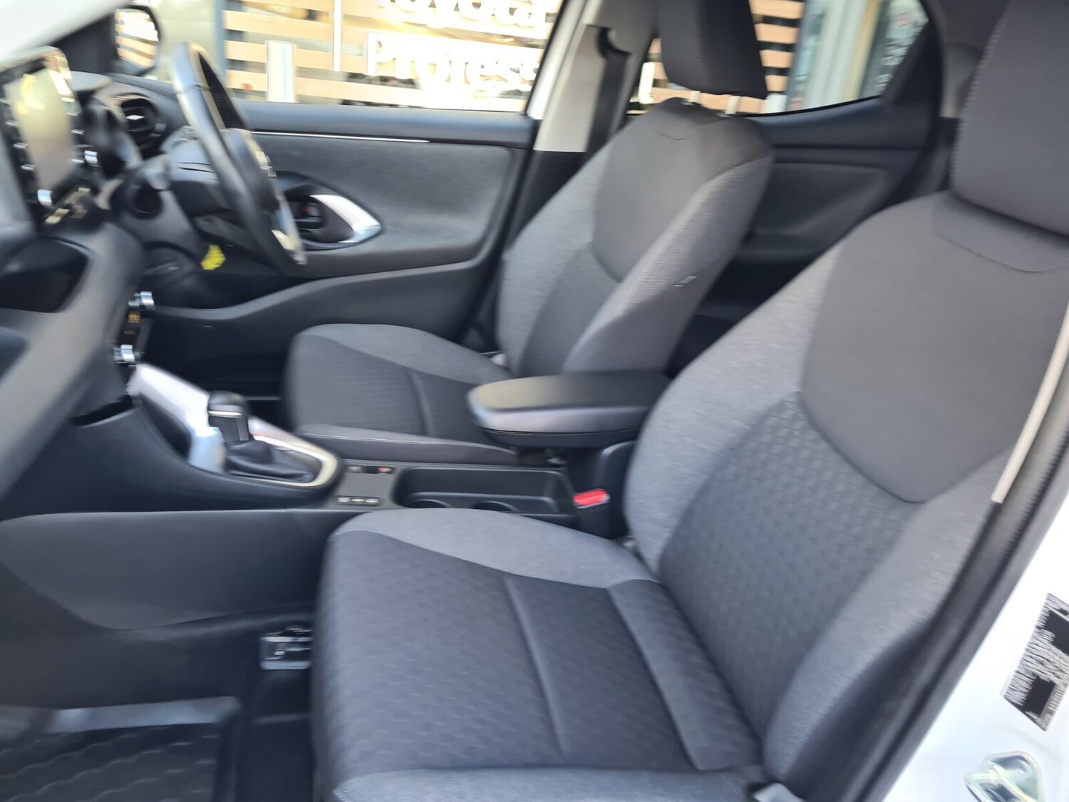 Used Toyota Yaris 2021 for sale - 76623597: Photo 21