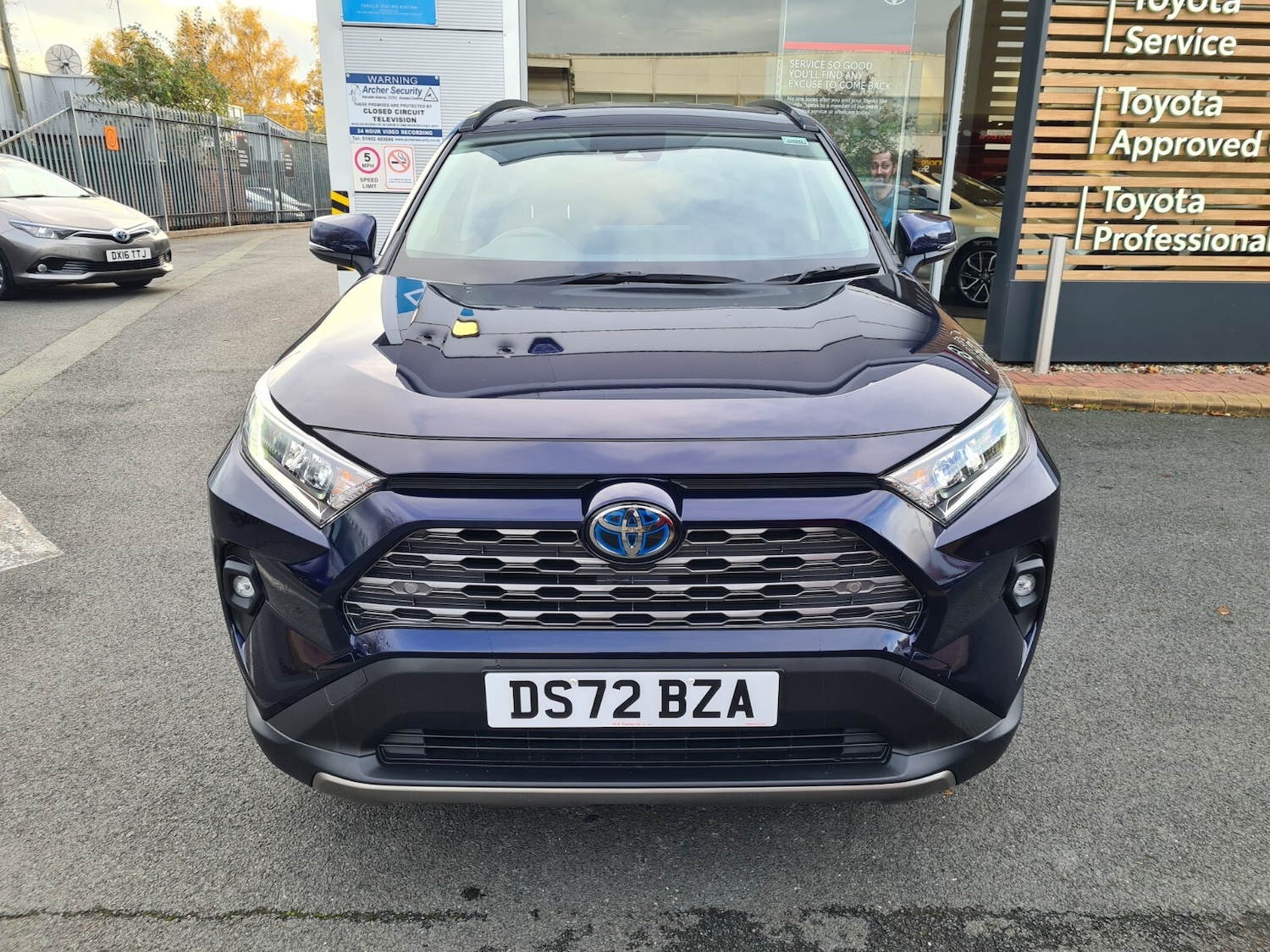 Used Toyota RAV4 2023 for sale - 76501503: Photo 2