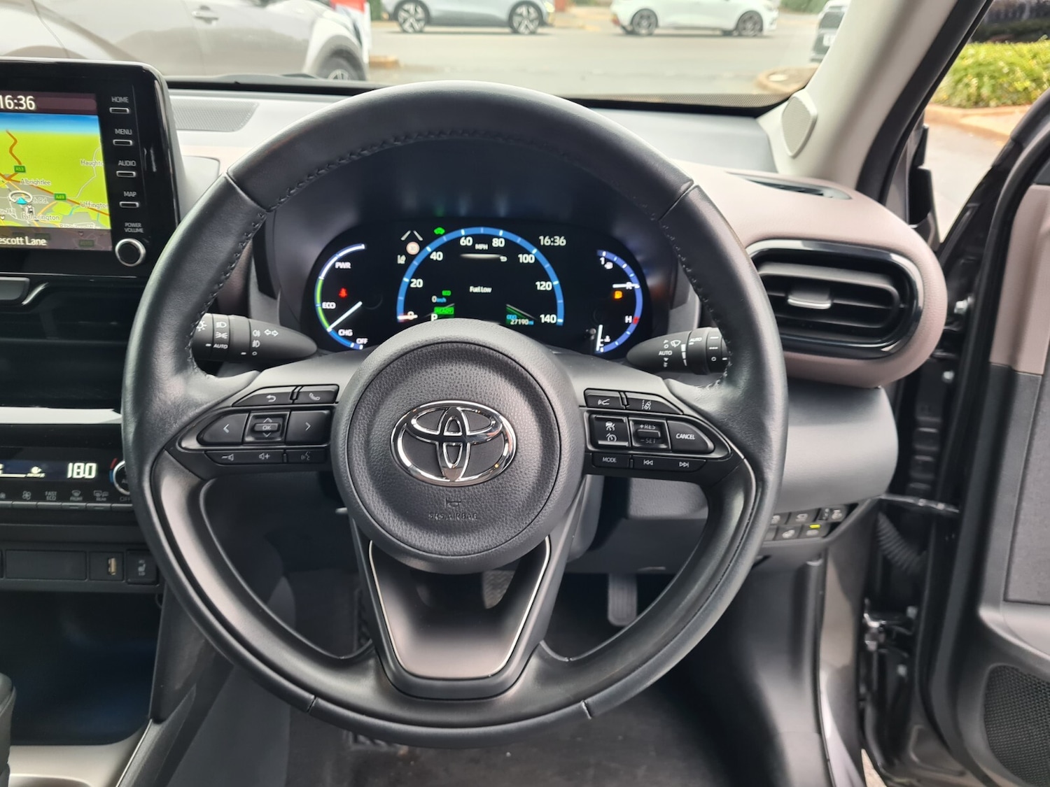 Used Toyota Yaris Cross 2023 for sale - 76302285: Photo 11