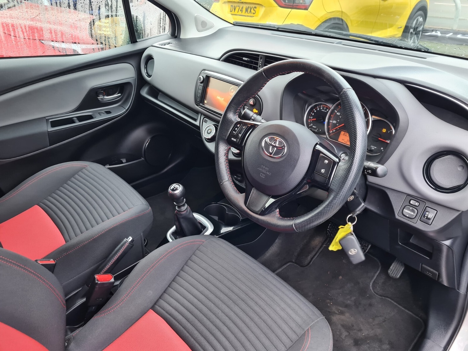 Used Toyota Yaris 2015 for sale - 77476499: Photo 10