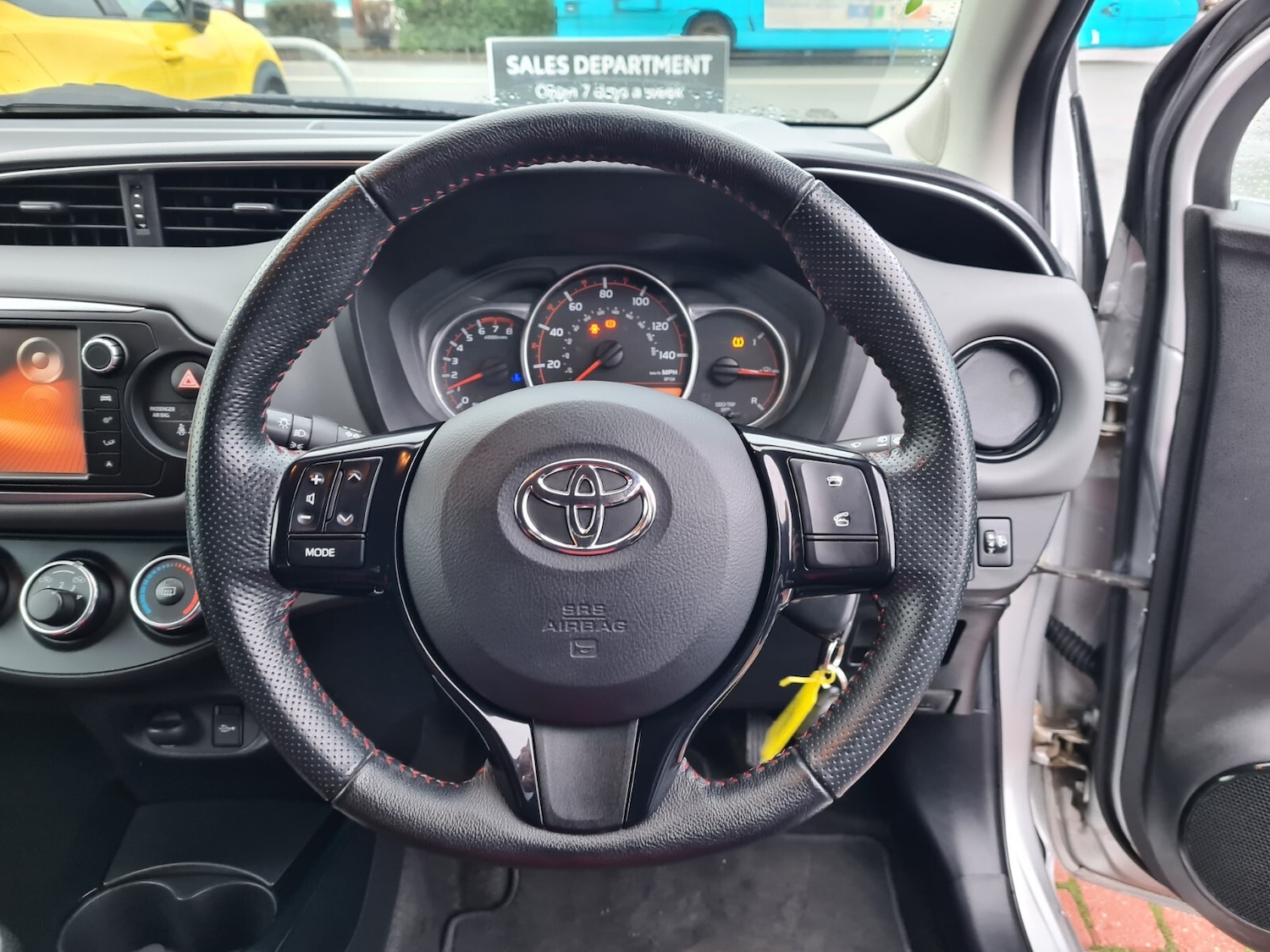 Used Toyota Yaris 2015 for sale - 77476499: Photo 11