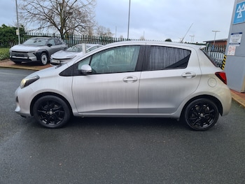 Used Toyota Yaris 2015 for sale - 77476499: Photo