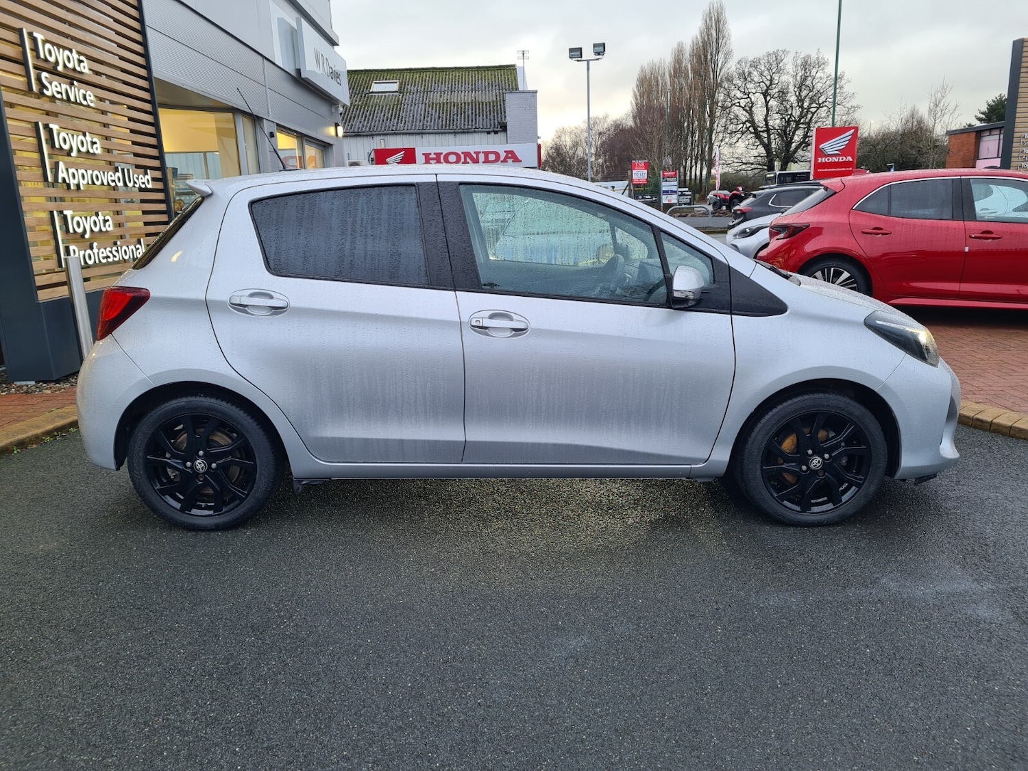 Used Toyota Yaris 2015 for sale - 77476499: Photo 8