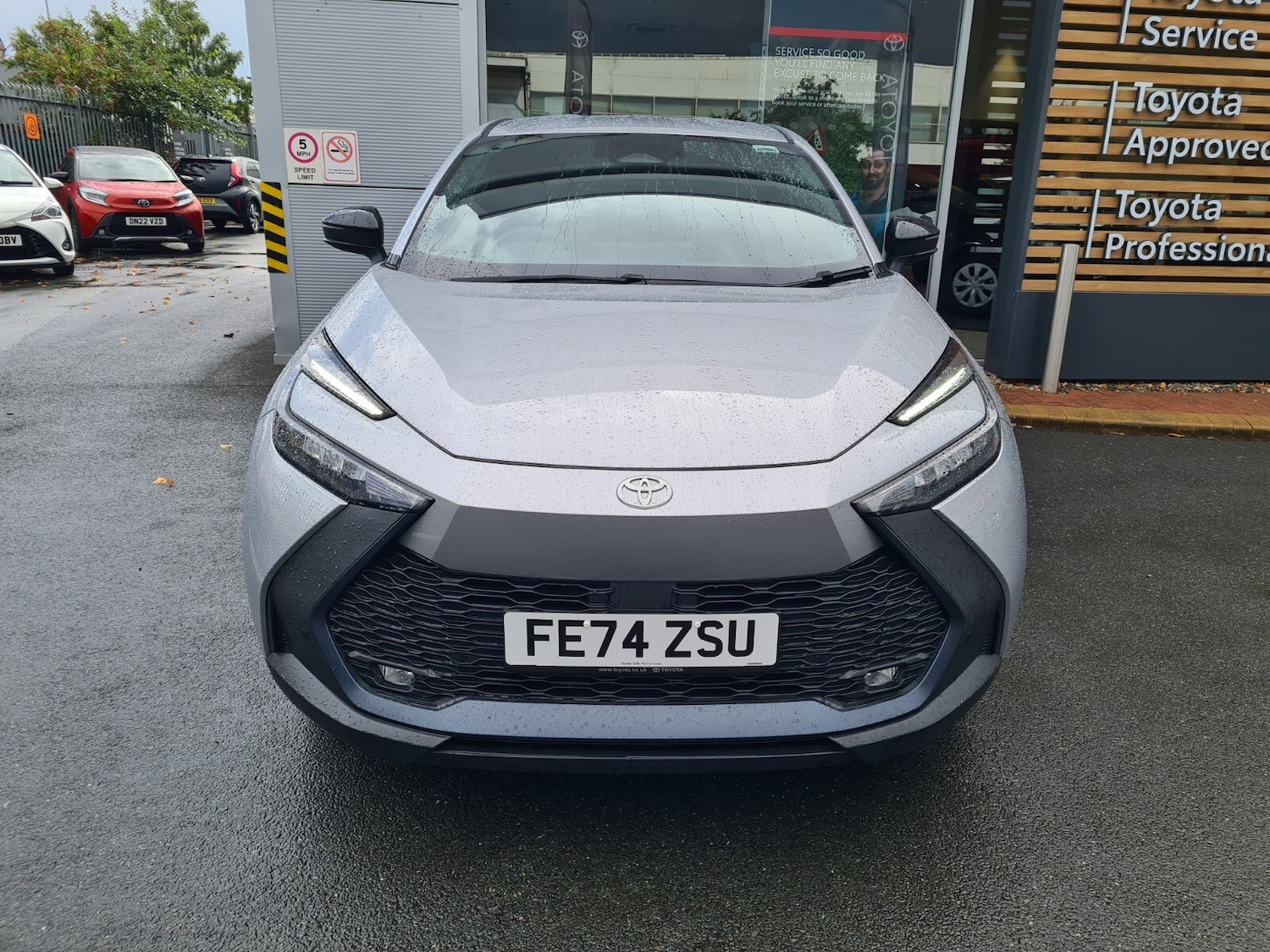 Used Toyota C-HR 2024 for sale - 77019854: Photo 2