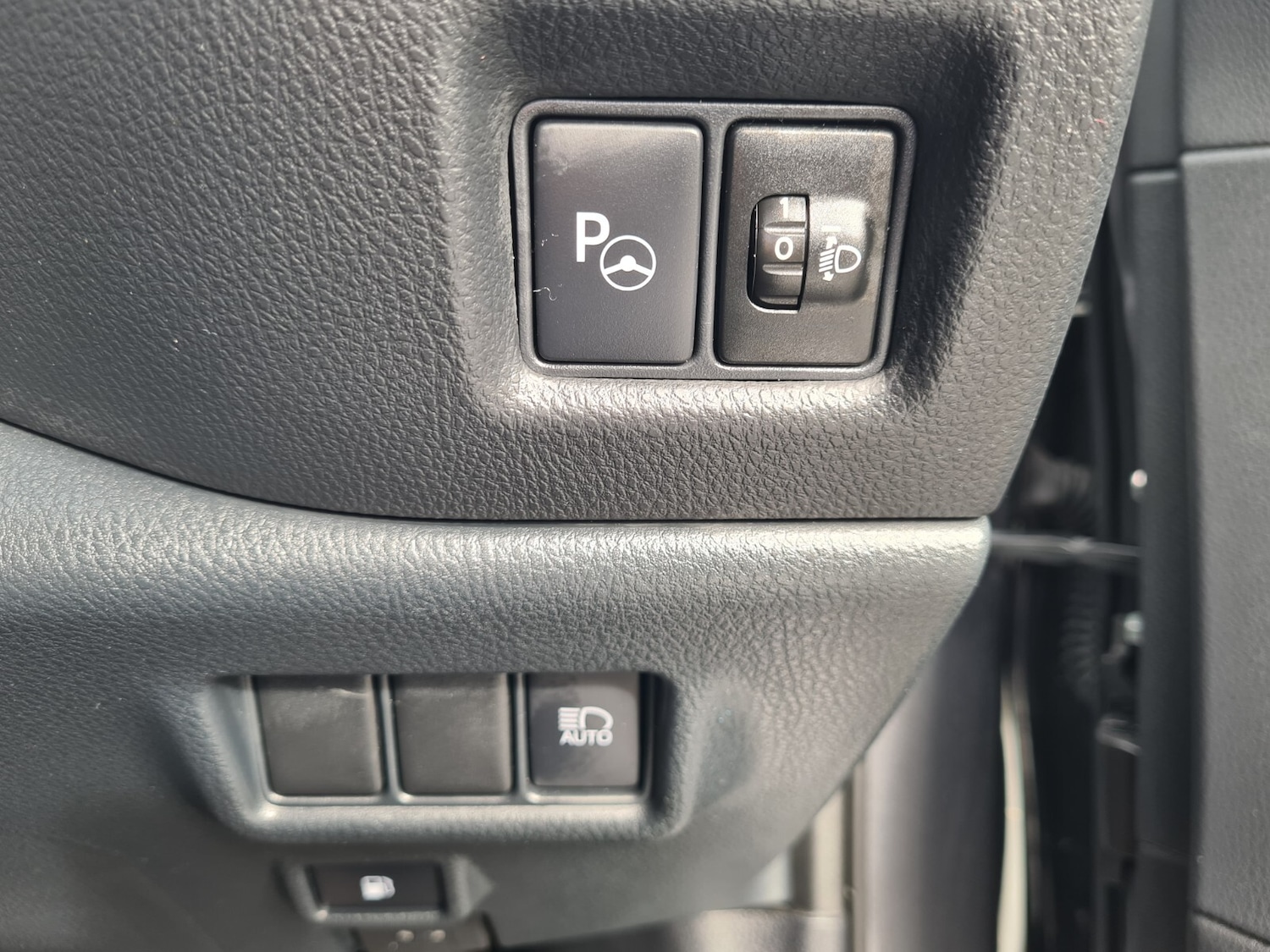 Used Toyota C-HR 2023 for sale - 77732525: Photo 17