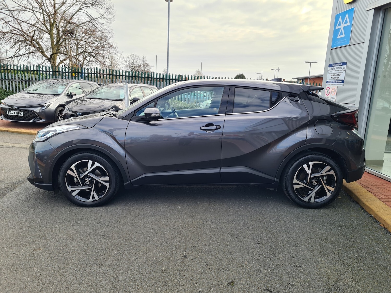 Used Toyota C-HR 2023 for sale - 77732525: Photo 4