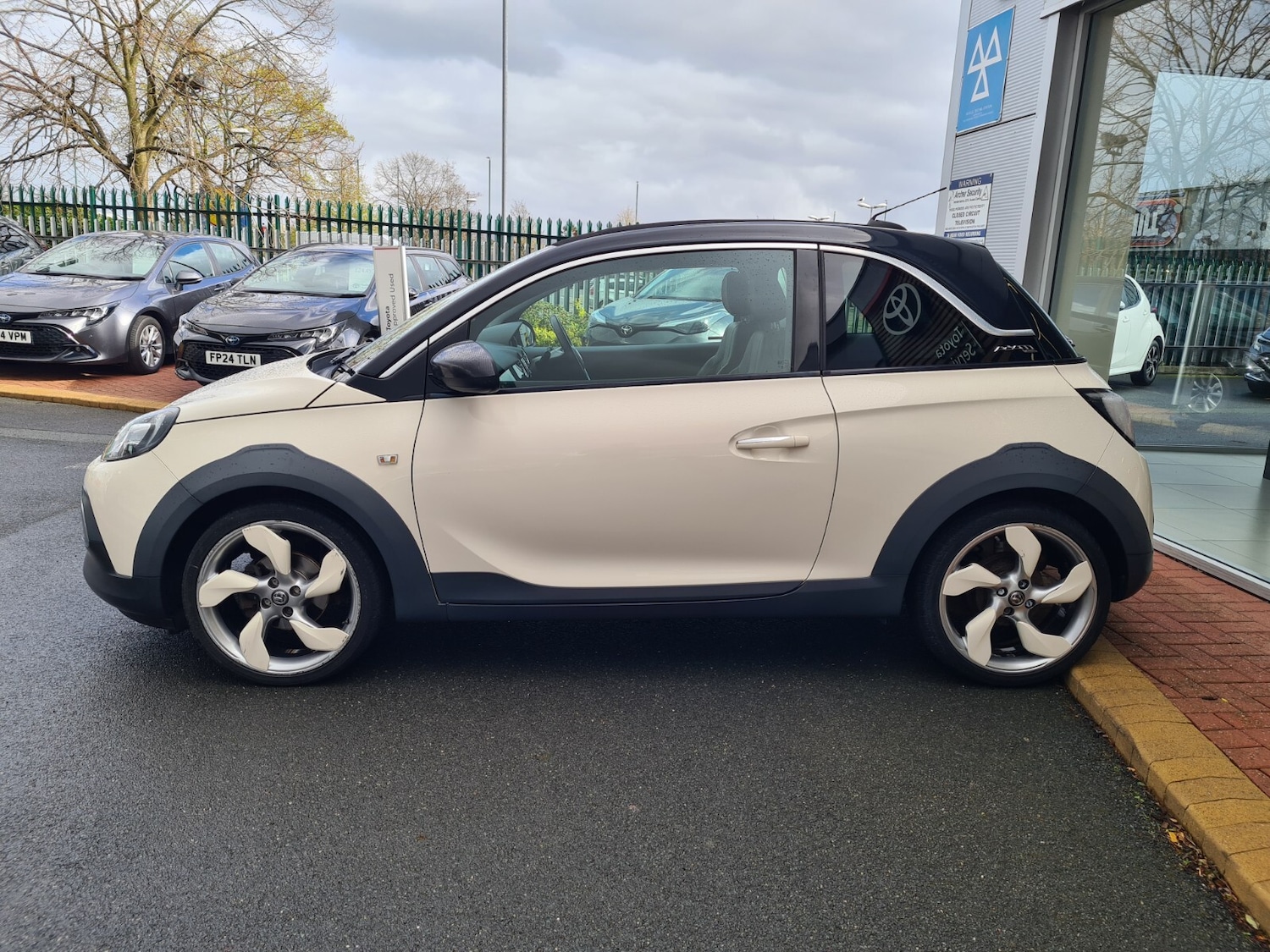 Used Vauxhall ADAM 2015 for sale - 78080958: Photo 4