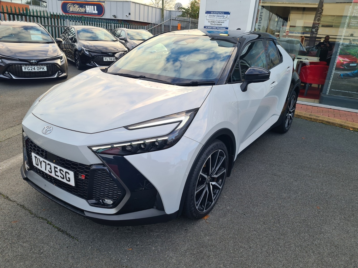Used Toyota C-HR 2023 for sale - 76589869: Photo 3