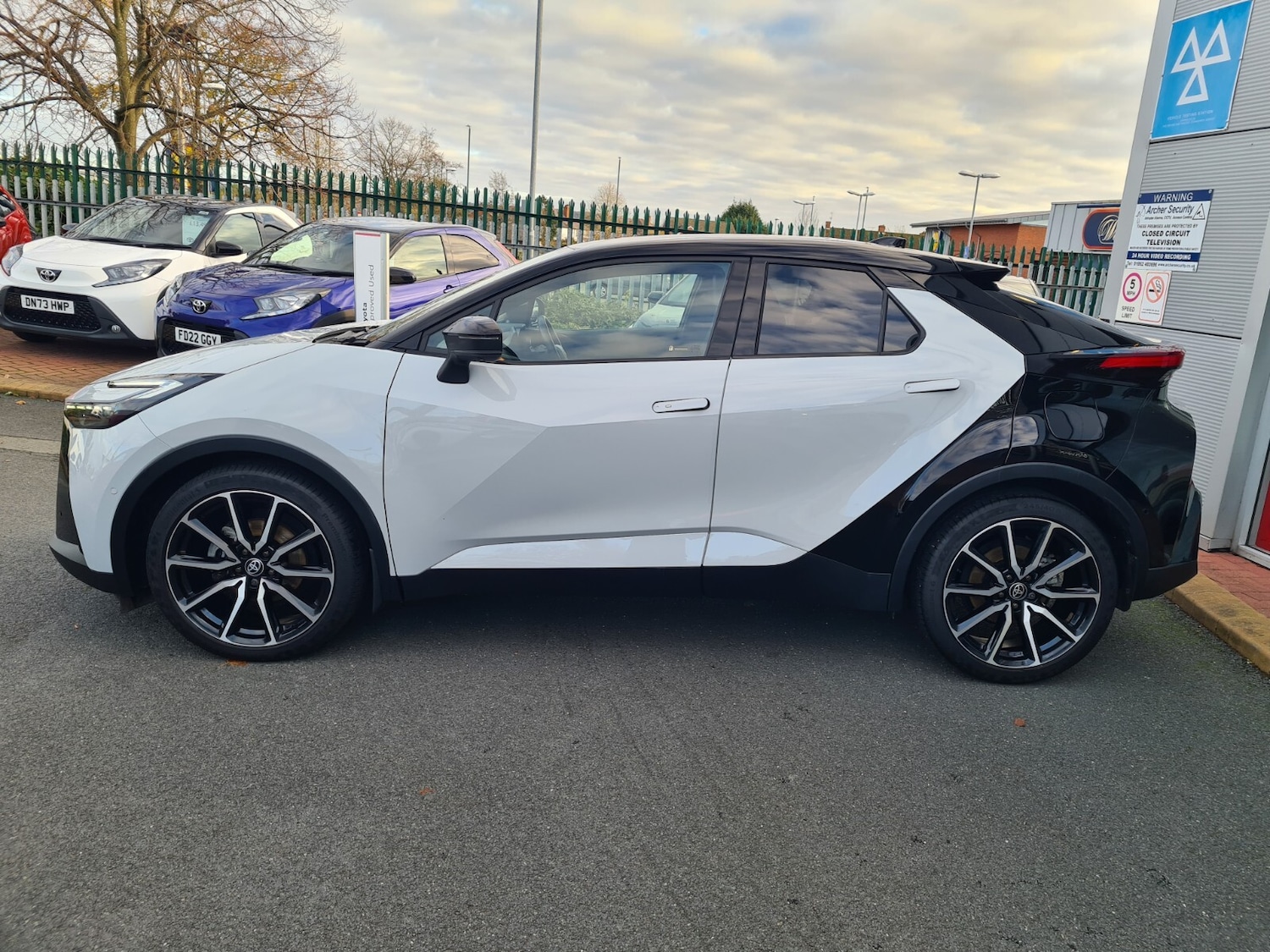 Used Toyota C-HR 2023 for sale - 76589869: Photo 4