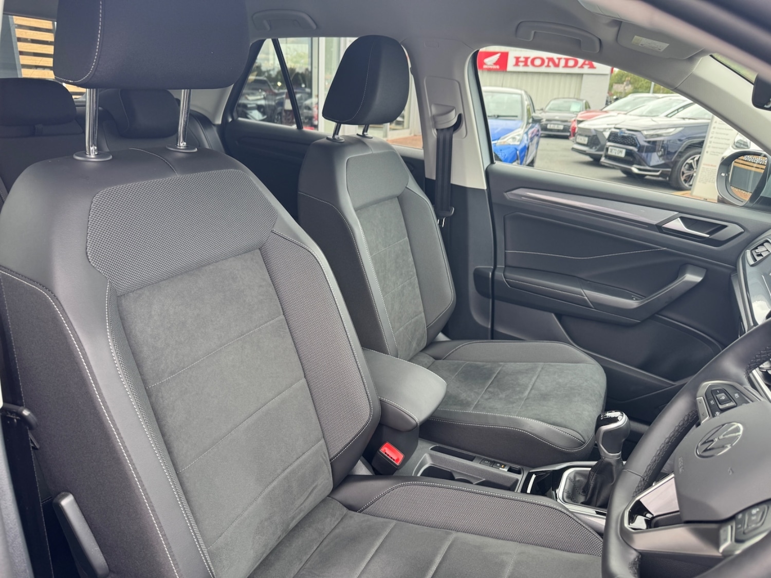 Used Volkswagen T-Roc 2024 for sale - 77019859: Photo 18