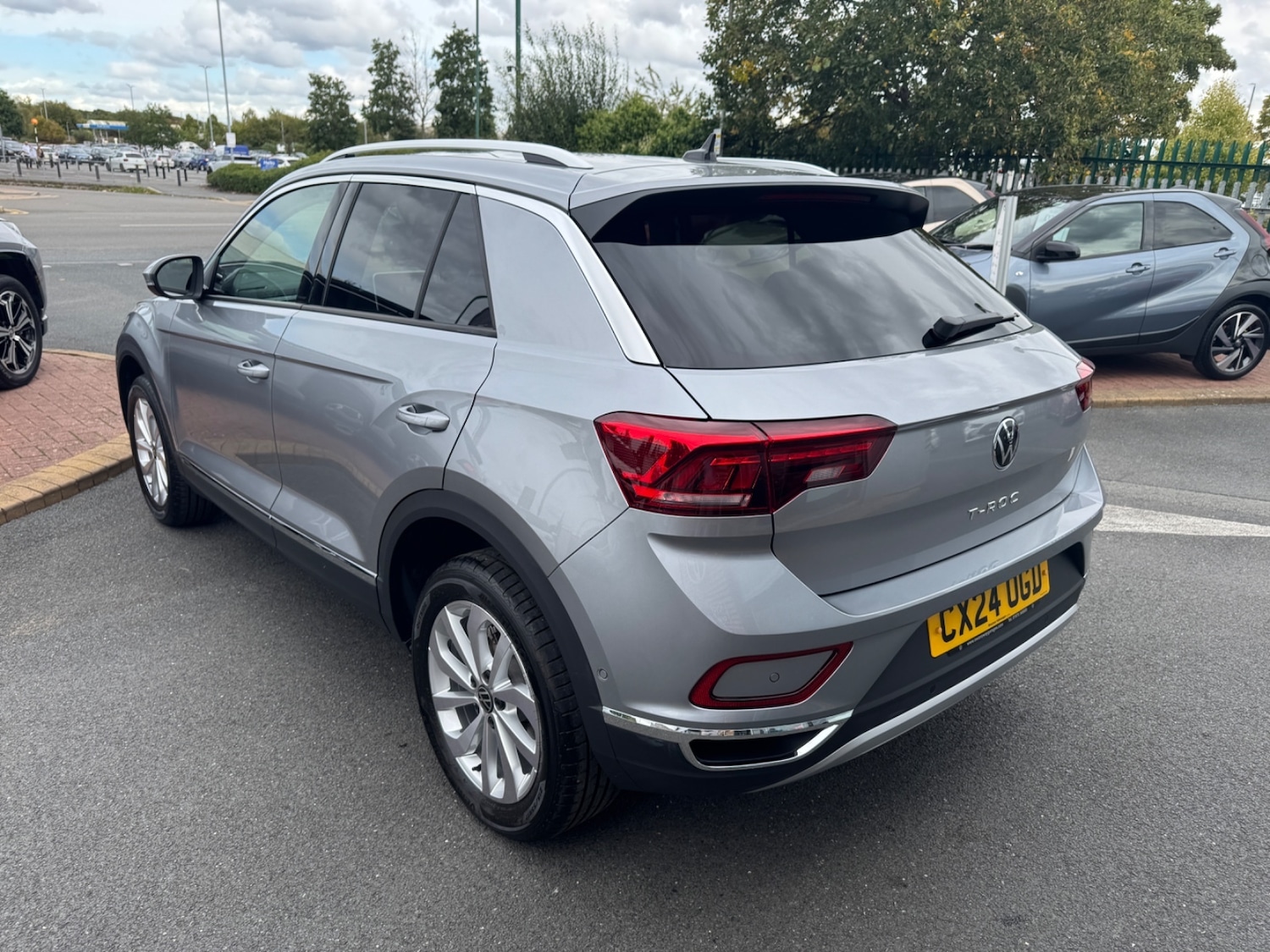 Used Volkswagen T-Roc 2024 for sale - 77019859: Photo 6