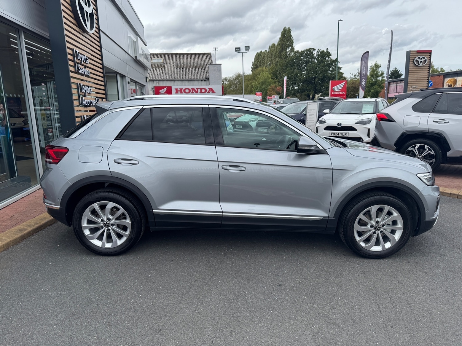 Used Volkswagen T-Roc 2024 for sale - 77019859: Photo 7