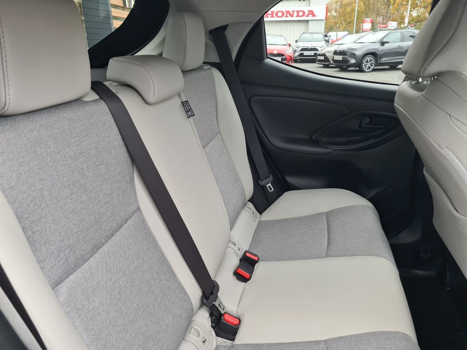 Used Toyota Yaris 2023 for sale - 76856455: Photo 18