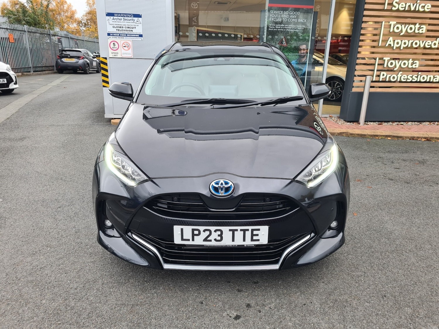 Used Toyota Yaris 2023 for sale - 76856455: Photo 2