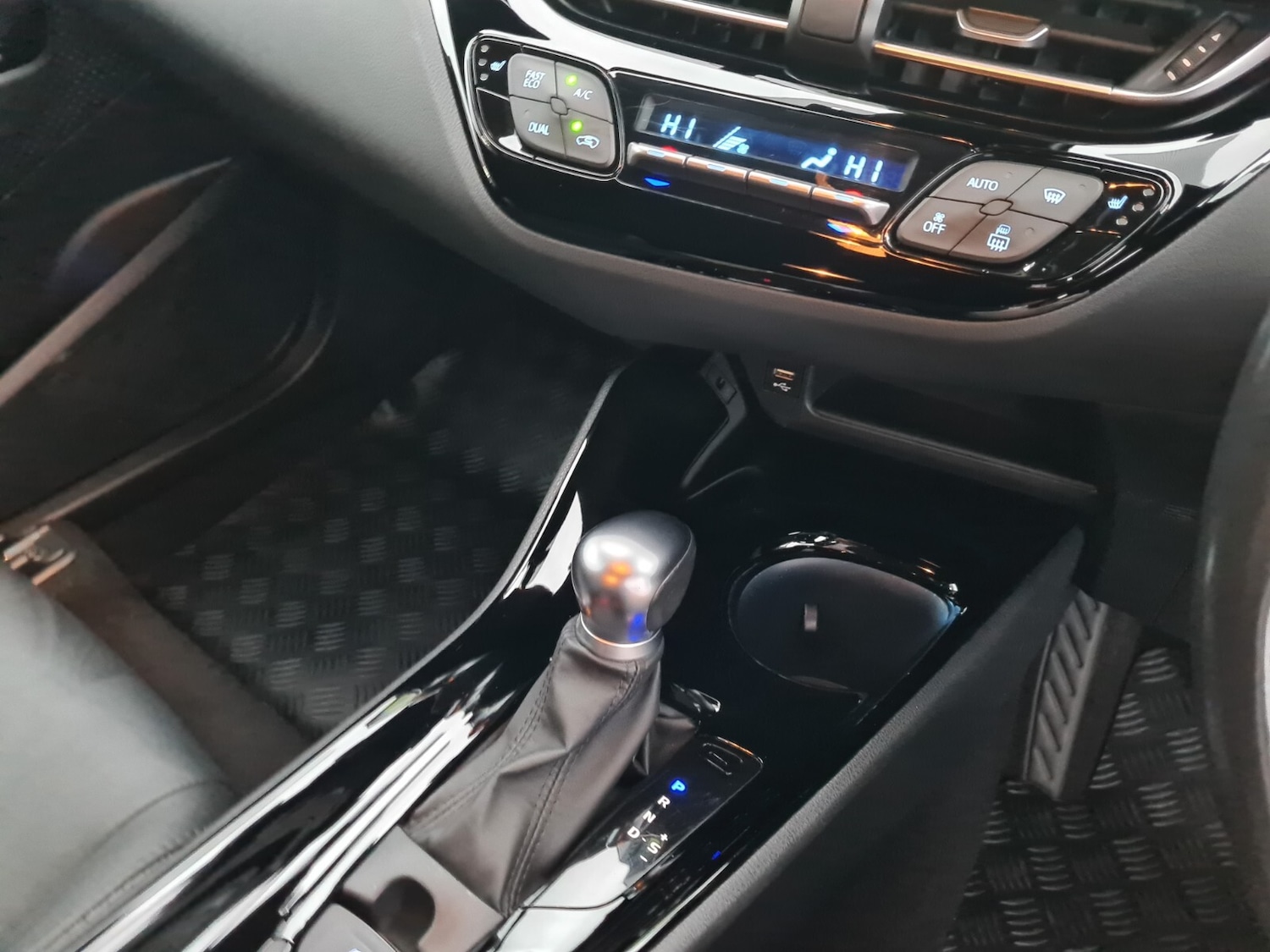 Used Toyota C-HR 2020 for sale - 76514981: Photo 14