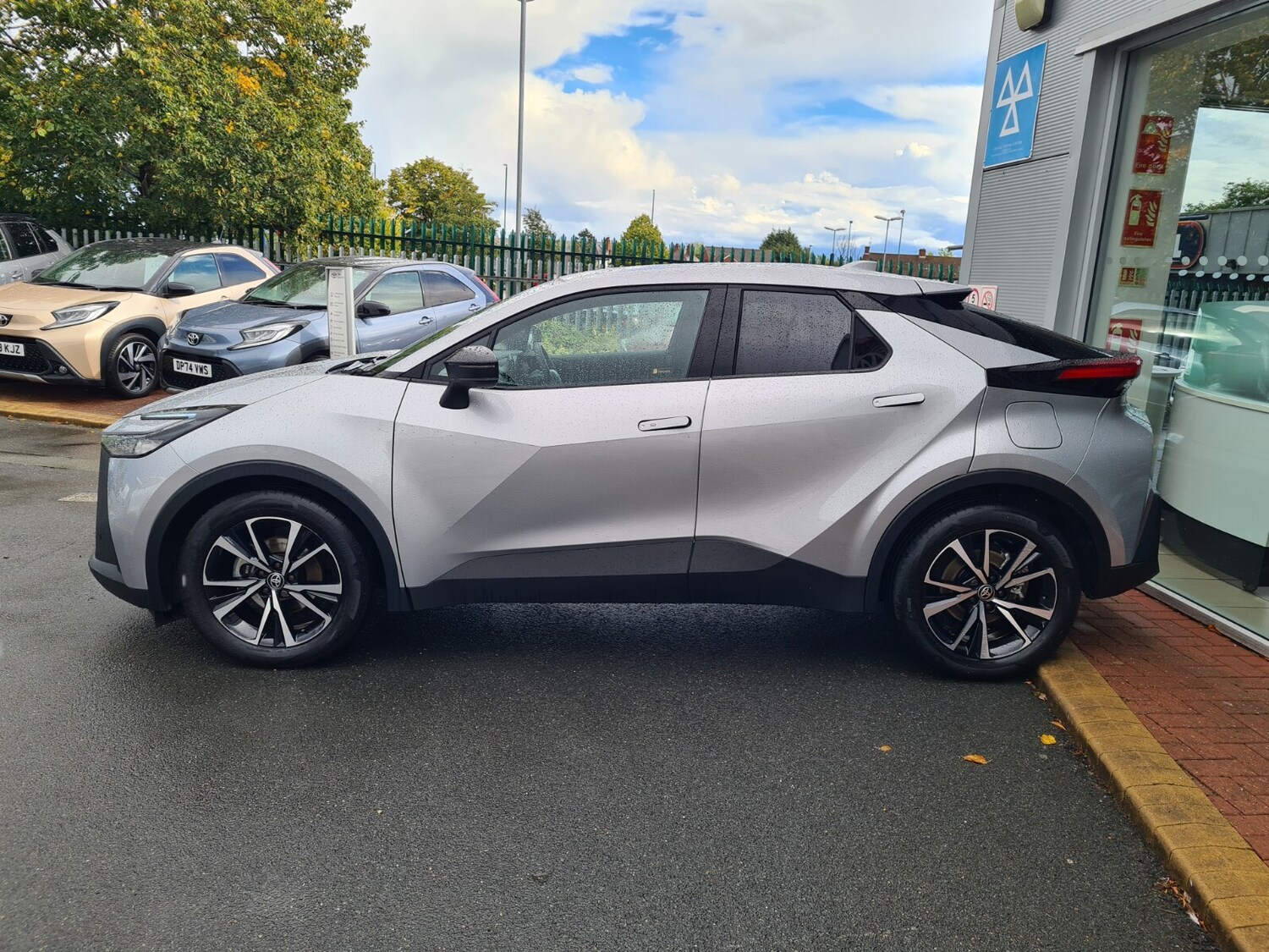 Used Toyota C-HR 2024 for sale - 76276234: Photo 8