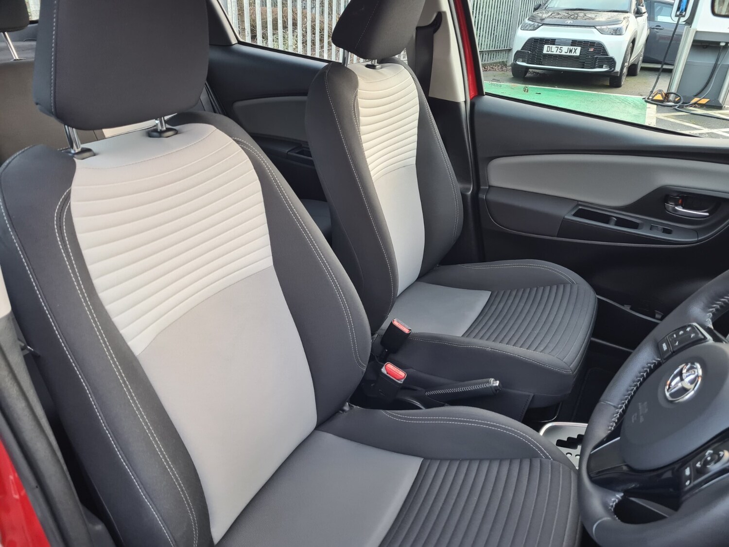 Used Toyota Yaris 2018 for sale - 77178093: Photo 15