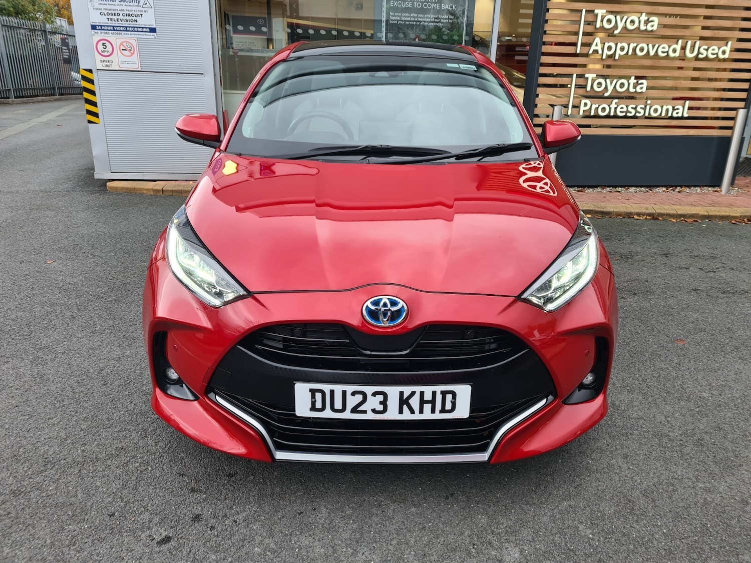 Used Toyota Yaris 2023 for sale - 76856456: Photo 2