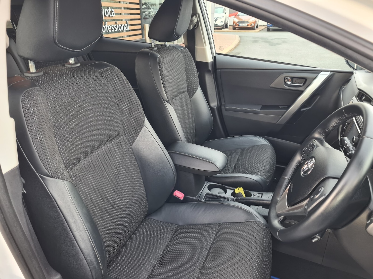 Used Toyota Auris 2013 for sale - 76355208: Photo 17