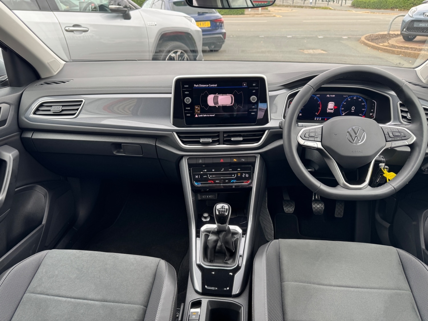 Used Volkswagen T-Roc 2024 for sale - 76276204: Photo 11