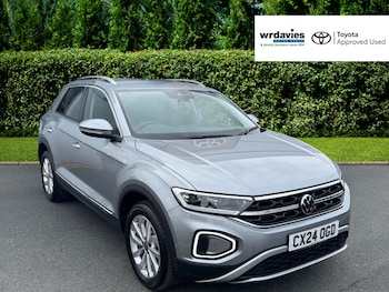 Used Volkswagen T-Roc 2024 for sale - 76276204: Photo