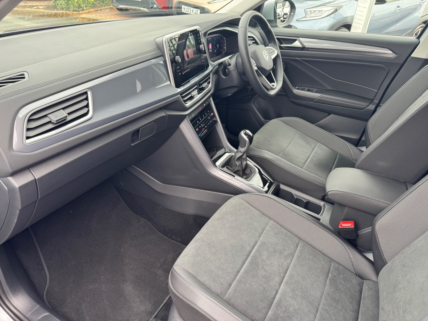 Used Volkswagen T-Roc 2024 for sale - 76276204: Photo 24