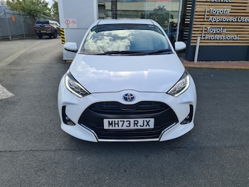 Used Toyota Yaris 2024 for sale - 76276738: Photo