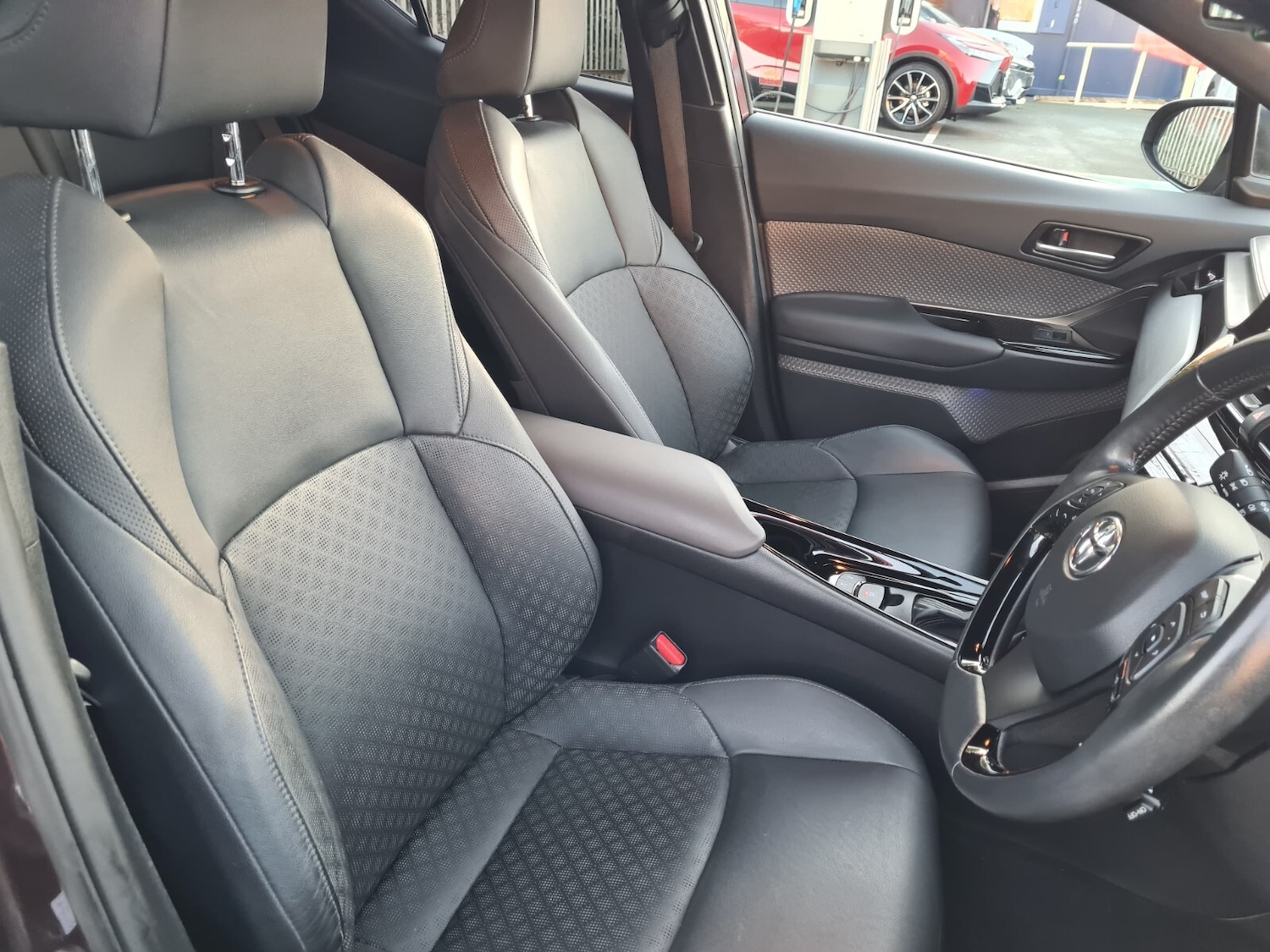 Used Toyota C-HR 2023 for sale - 76704321: Photo 17