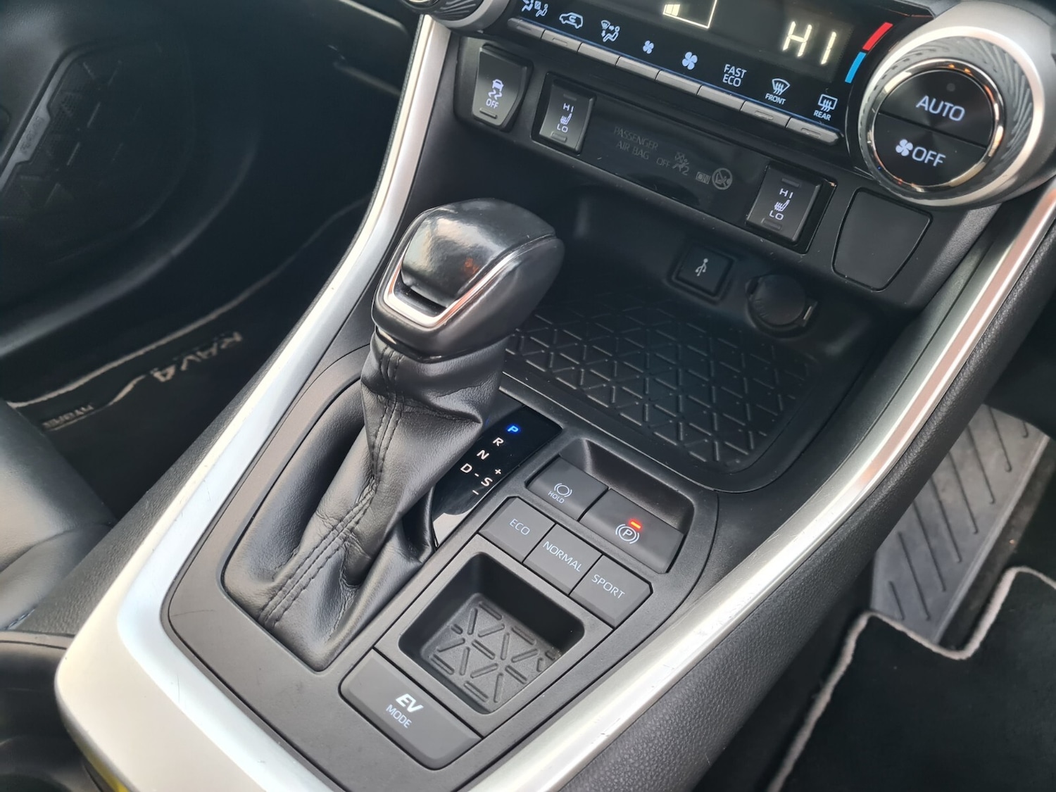 Used Toyota RAV4 2020 for sale - 76966486: Photo 15