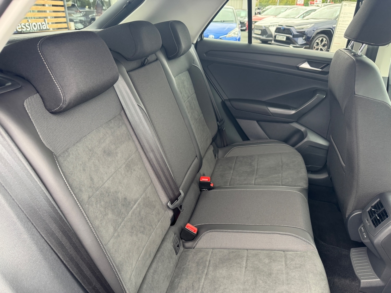 Used Volkswagen T-Roc 2024 for sale - 77165492: Photo 20