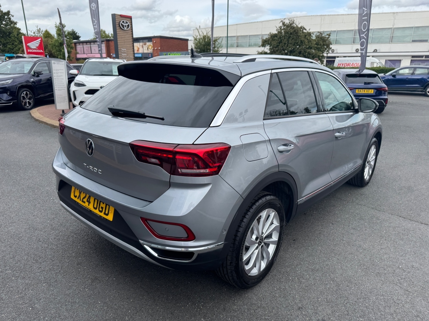 Used Volkswagen T-Roc 2024 for sale - 77165492: Photo 4