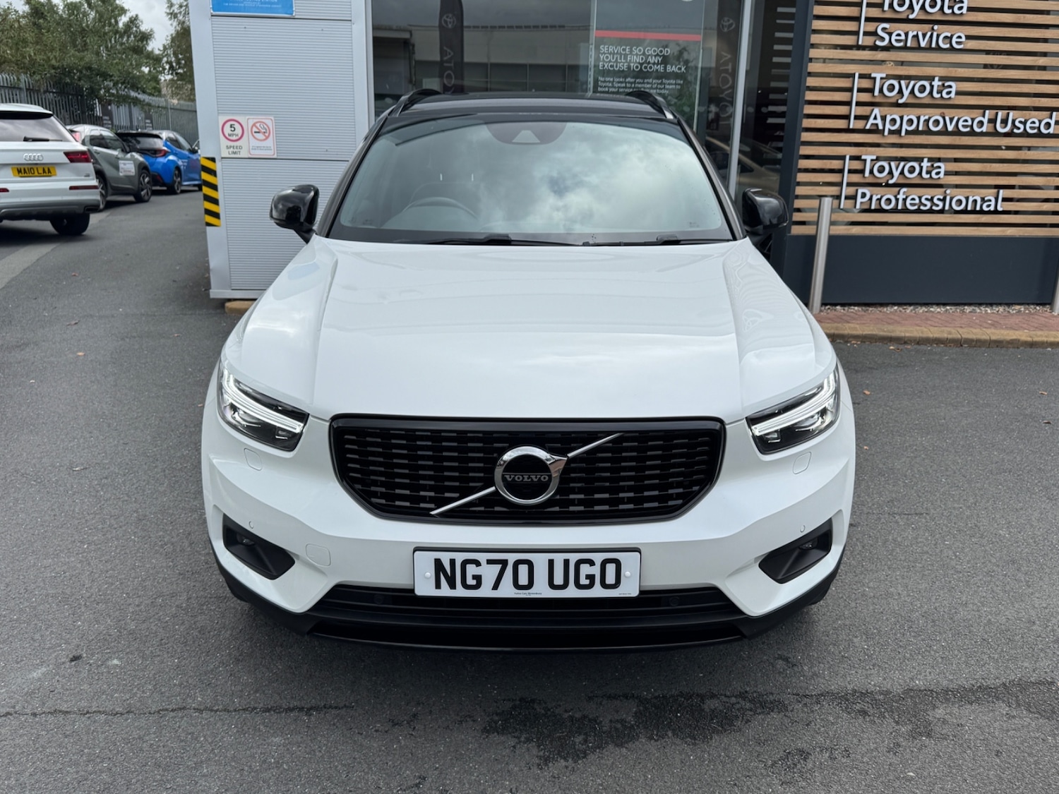 Used Volvo XC40 2020 for sale - 77710947: Photo 2