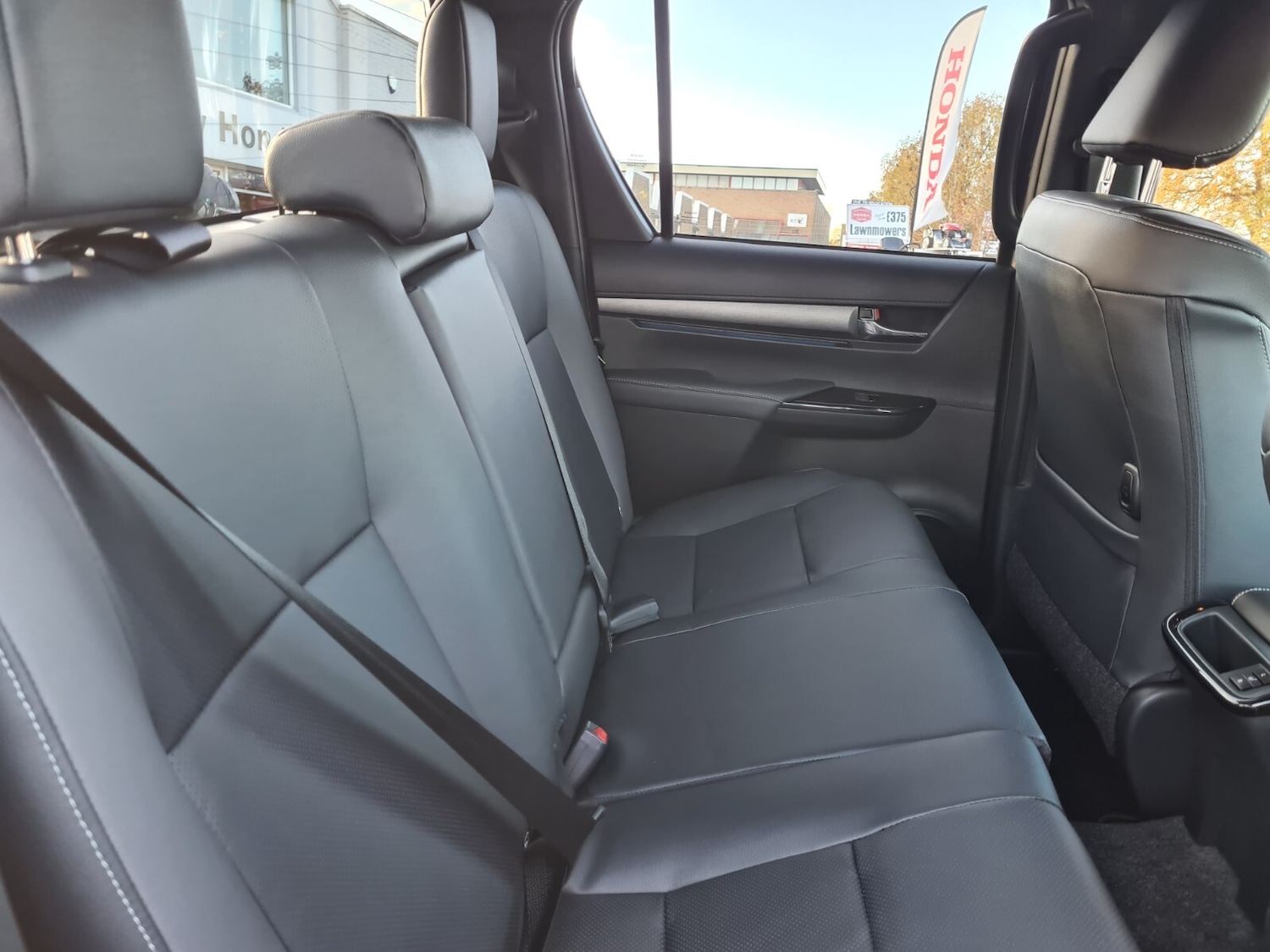 Used Toyota Hilux for sale - 76523603: Photo 10