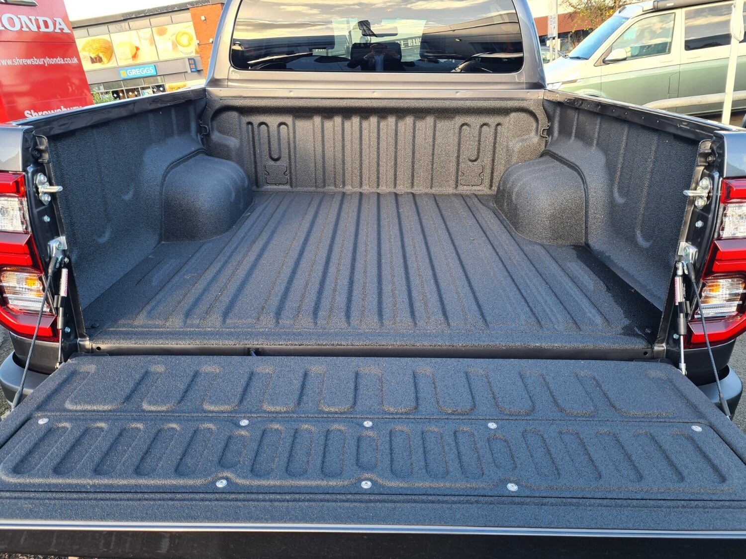 Used Toyota Hilux for sale - 76523603: Photo 11