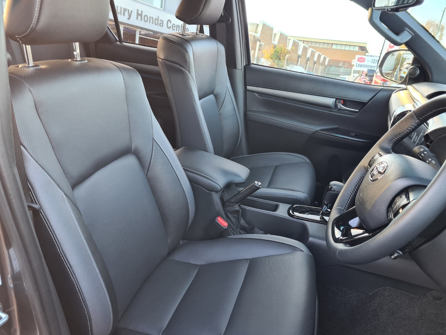 Used Toyota Hilux for sale - 76523603: Photo 8