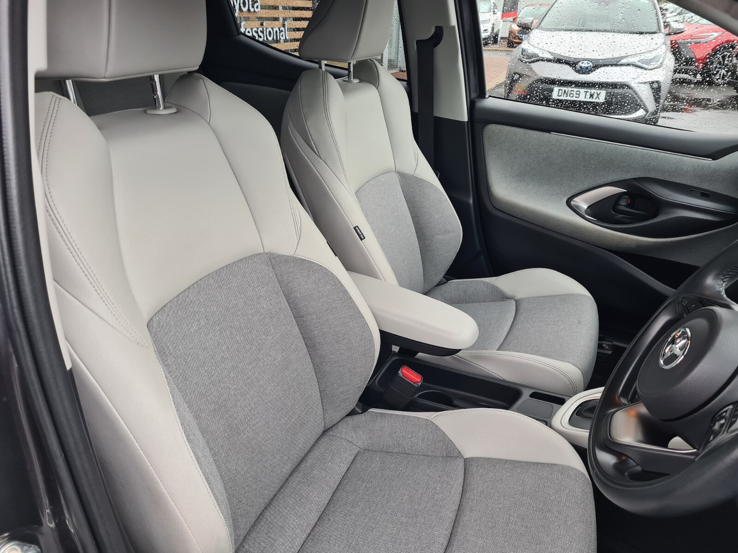 Used Toyota Yaris 2022 for sale - 76315811: Photo 15