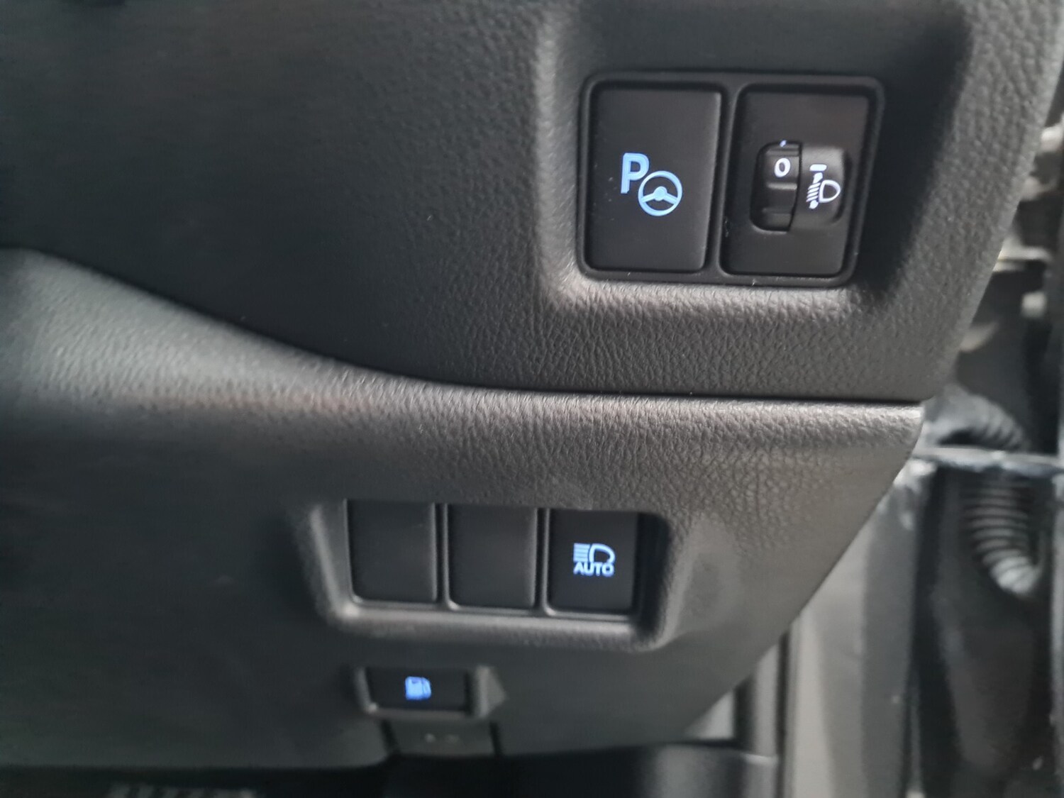 Used Toyota C-HR 2020 for sale - 76856430: Photo 15