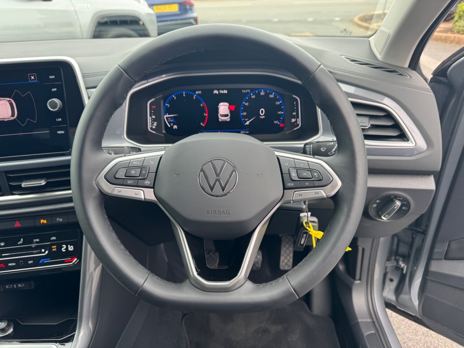 Used Volkswagen T-Roc 2024 for sale - 76856382: Photo 12