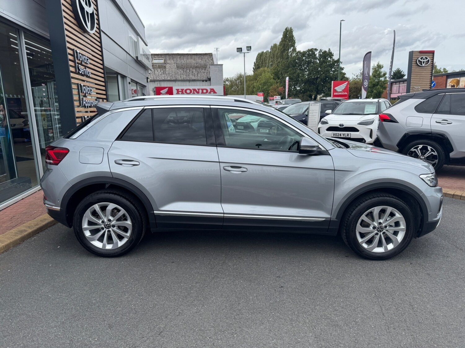 Used Volkswagen T-Roc 2024 for sale - 76856382: Photo 7