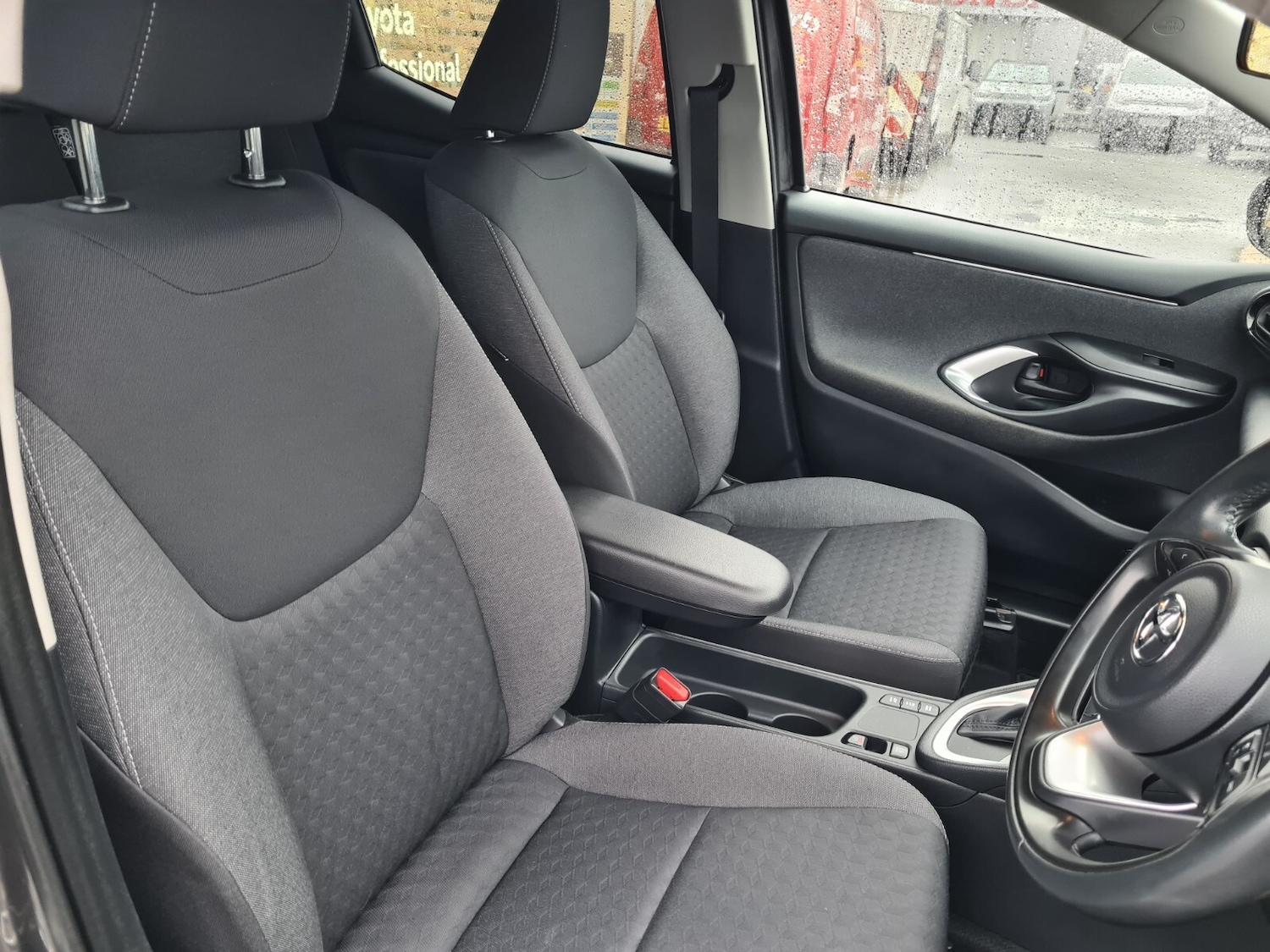 Used Toyota Yaris 2021 for sale - 77434930: Photo 15