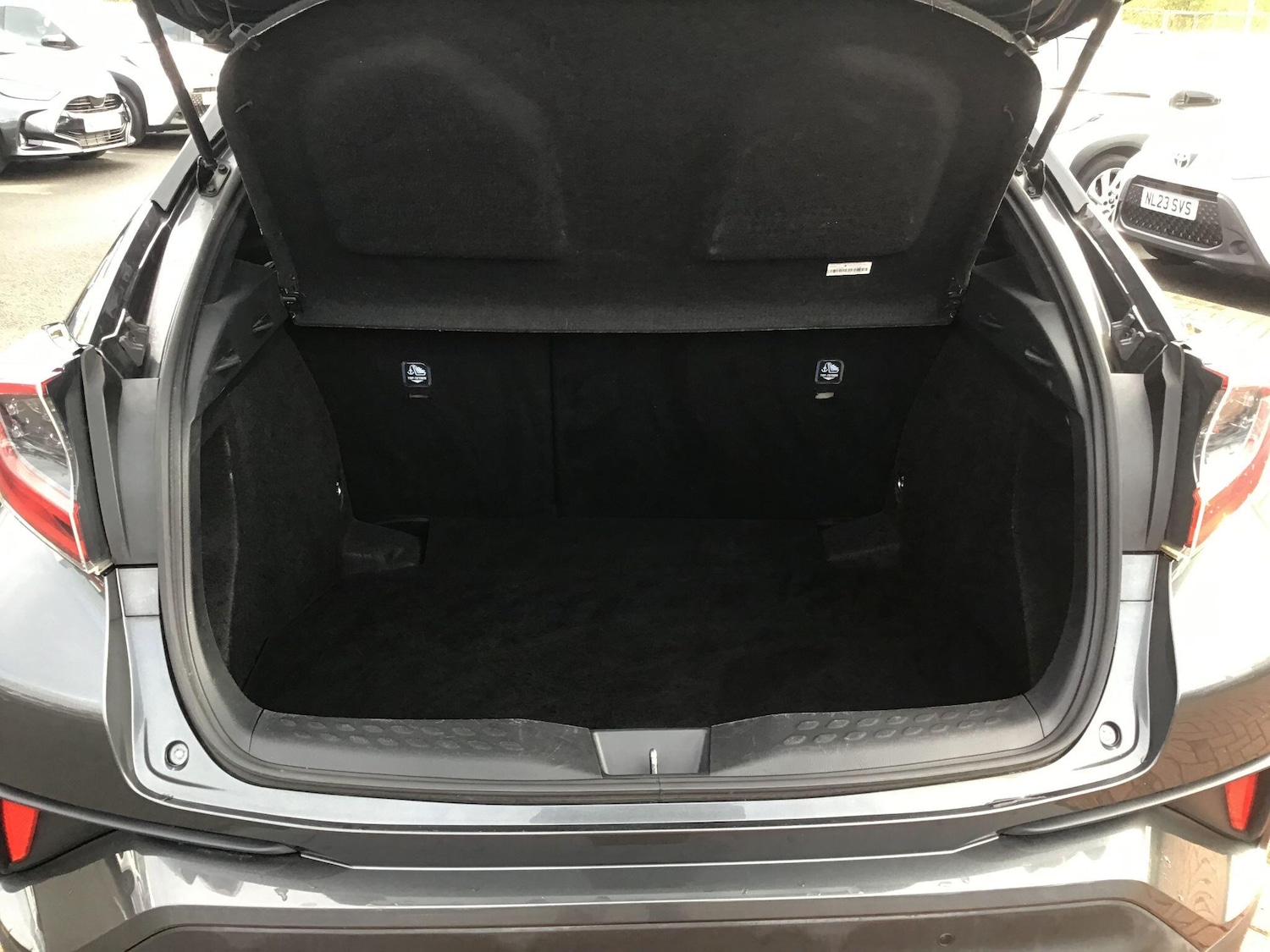 Used Toyota C-HR 2019 for sale - 76537600: Photo 12