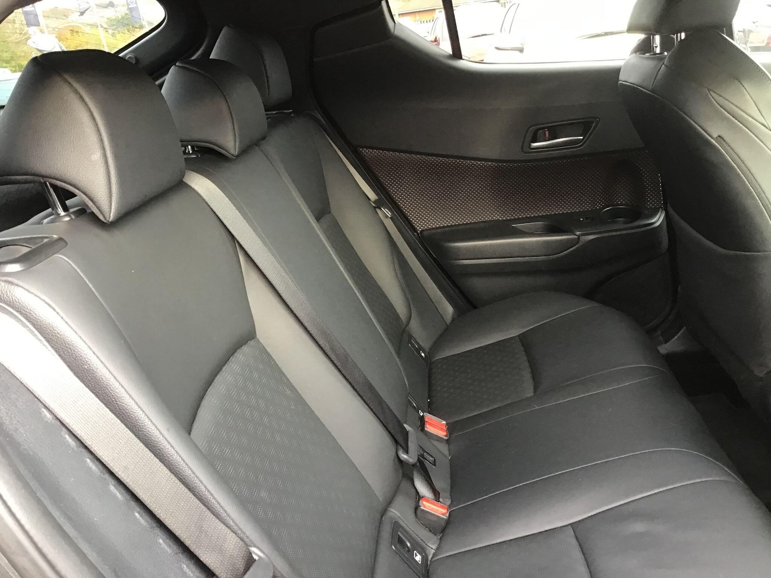 Used Toyota C-HR 2019 for sale - 76537600: Photo 19