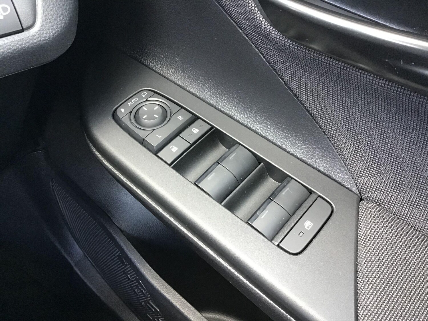 Used Toyota C-HR 2025 for sale - 78019657: Photo 15