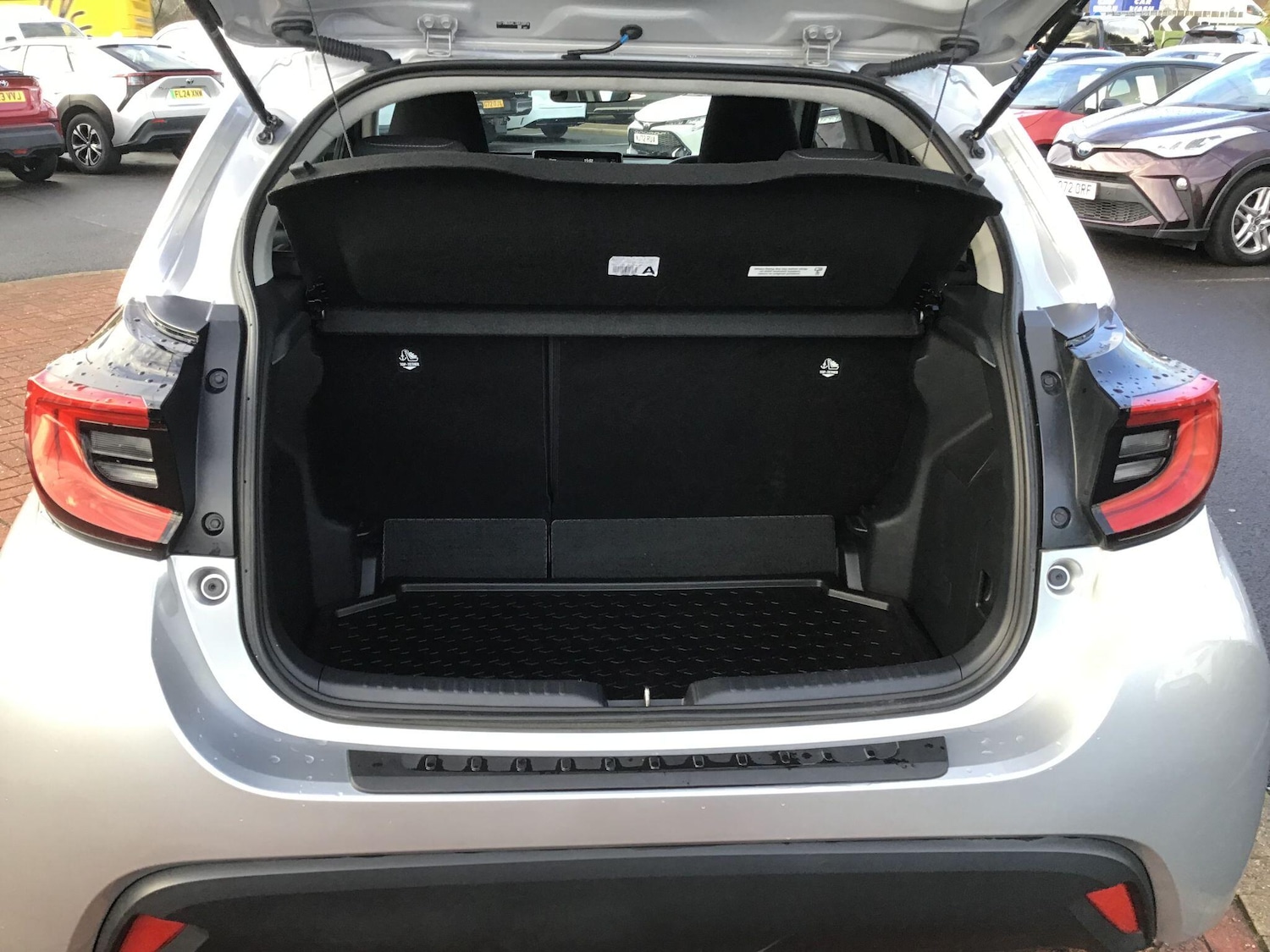 Used Toyota Yaris 2023 for sale - 77330375: Photo 12