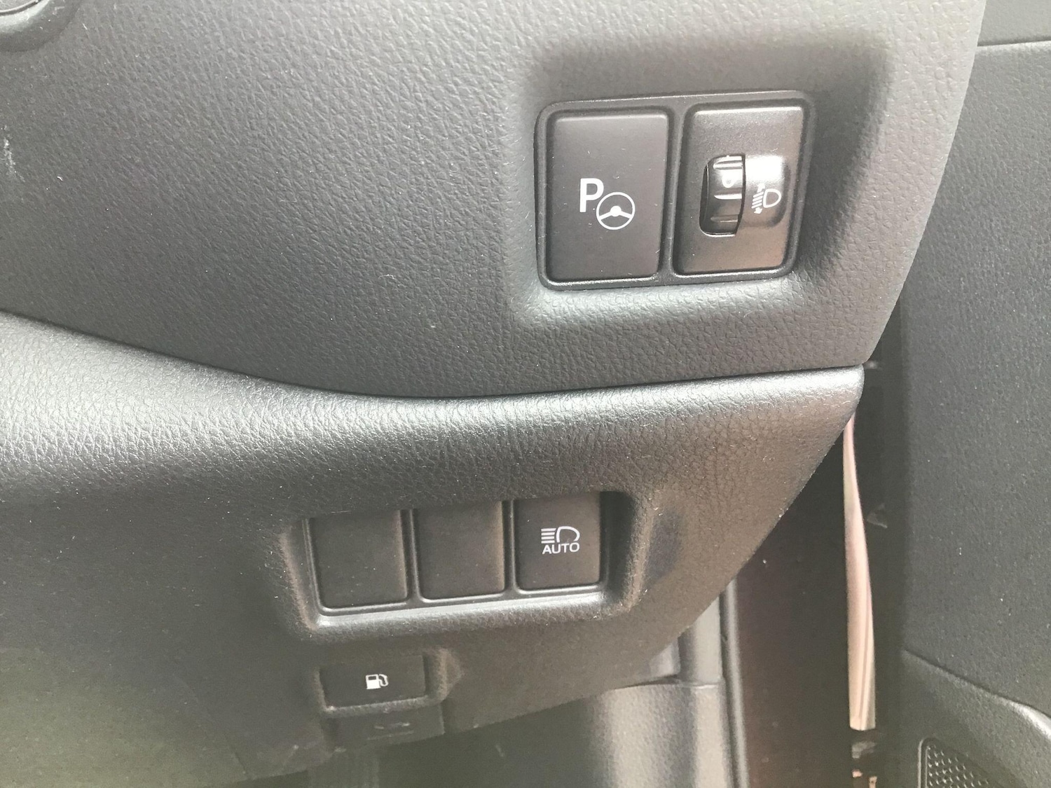 Used Toyota C-HR 2023 for sale - 78127304: Photo 15