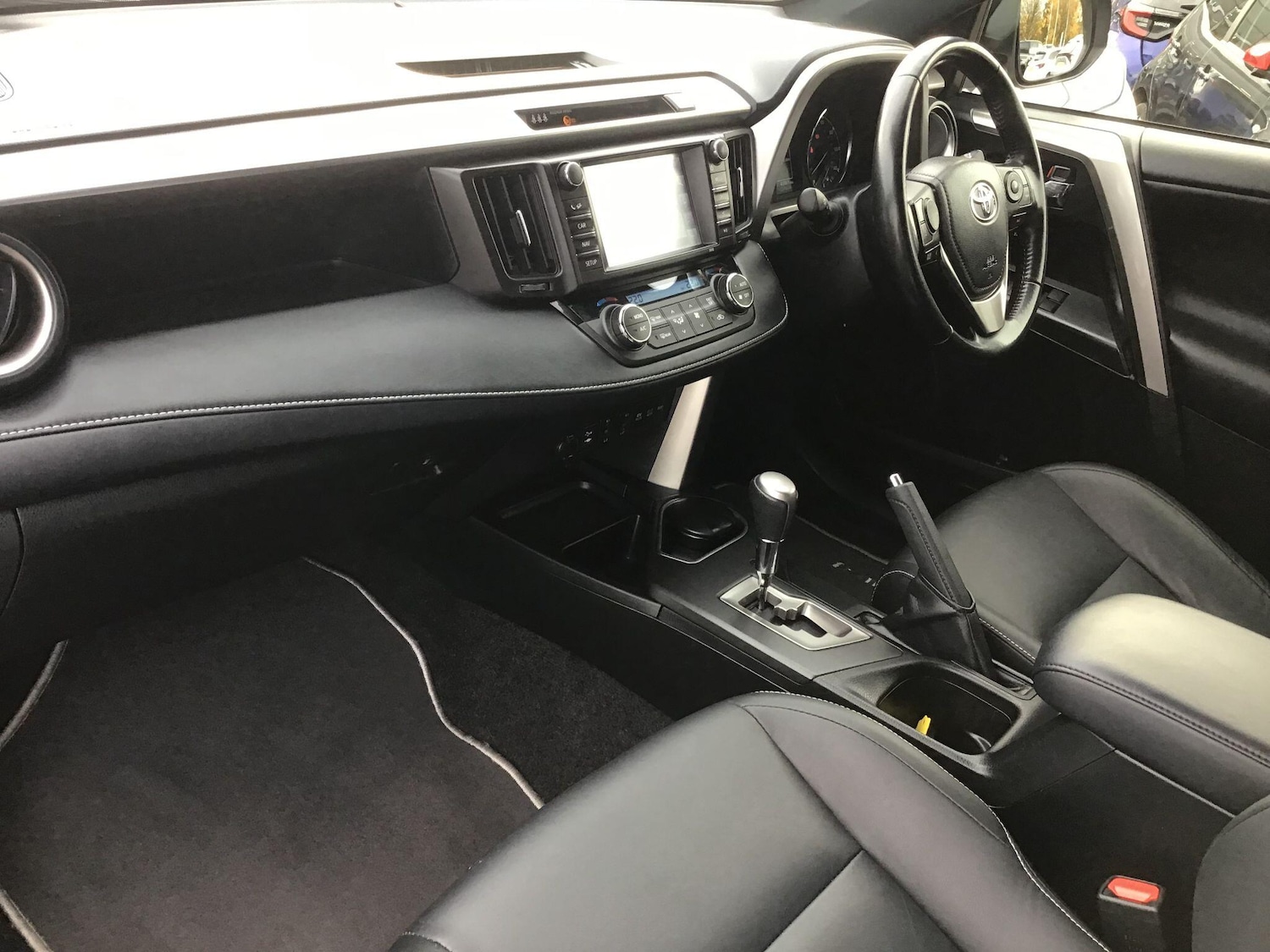 Used Toyota RAV4 2018 for sale - 76513086: Photo 13