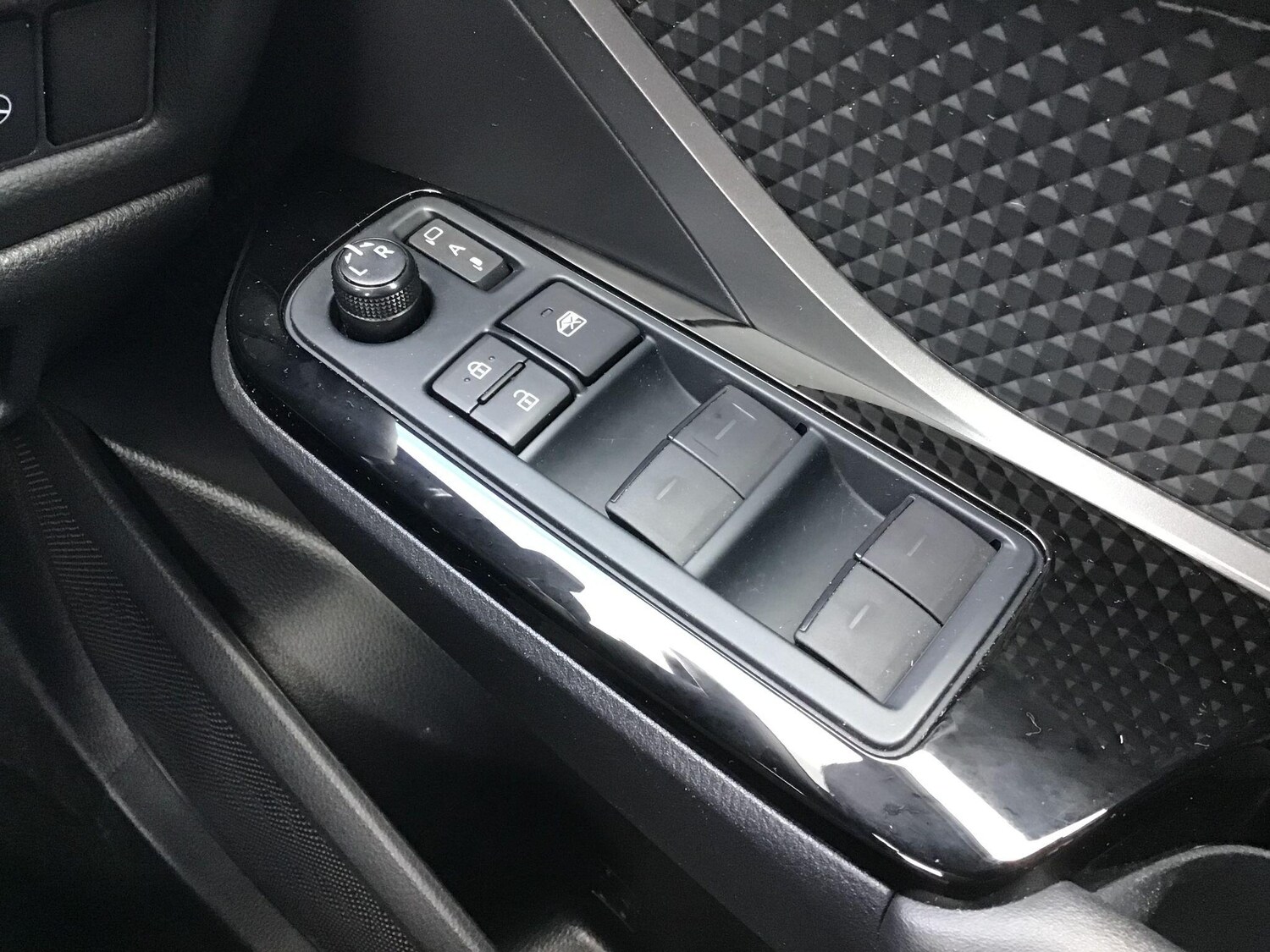 Used Toyota C-HR for sale - 77838487: Photo 14